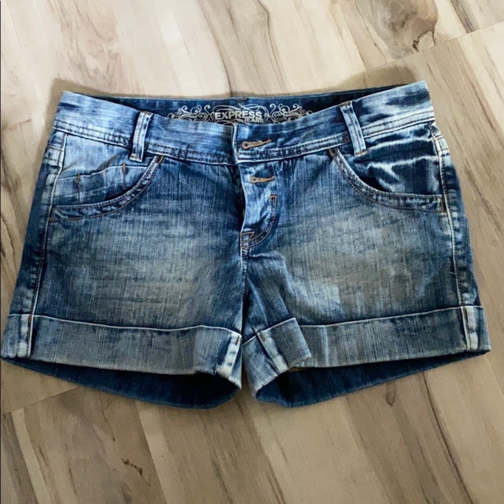 NWOT Women’s Express Jeans Shorts Size 6